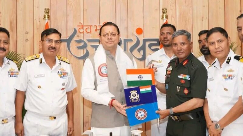 उत्तराखण्ड : माउंट मुकुट ईस्ट फतह कर लौटा संयुक्त दल, CM धामी ने किया फ्लैग-इन