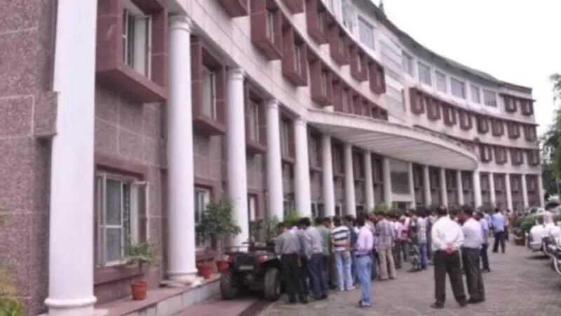 उत्तराखण्ड सचिवालय की महिला अधिकारी से उपनल कर्मी की अभद्रता, मुकदमा दर्ज