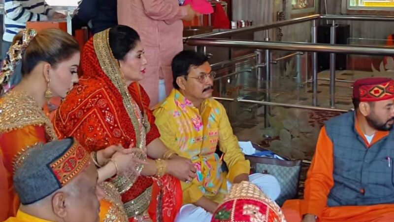 कोटद्वार : बॉलीवुड अभिनेत्री उर्वशी रौतेला ने श्री सिद्धबली मंदिर में किए दर्शन