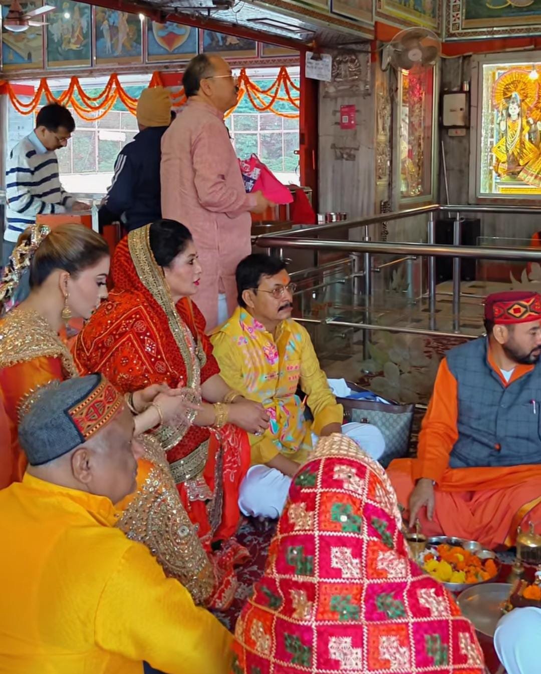 कोटद्वार : बॉलीवुड अभिनेत्री उर्वशी रौतेला ने श्री सिद्धबली मंदिर में किए दर्शन