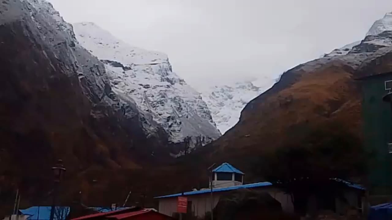 मौसम ने बदली करवट, चमोली में ठंड ने दी दस्तक, ऊंची चोटियों पर बर्फबारी