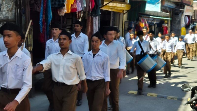 विजयदशमी पर्व पर आरएसएस ने किया गोपेश्वर में पथ संचलन