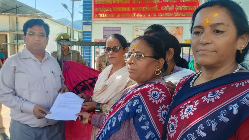 मानदेय बढ़ाने की मांग को लेकर आंगनबाड़ी कार्यकत्रियों का प्रदर्शन