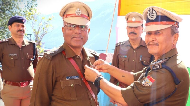 राष्ट्रीय एकता दिवस पर पुलिस ने ली शपथ, एसपी समेत तीन पुलिसकर्मी सम्मानित