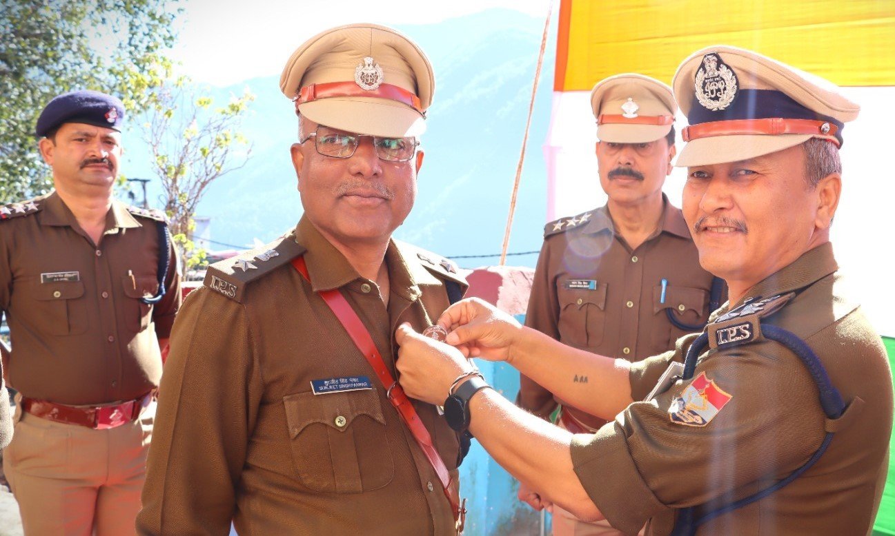 राष्ट्रीय एकता दिवस पर पुलिस ने ली शपथ, एसपी समेत तीन पुलिसकर्मी सम्मानित