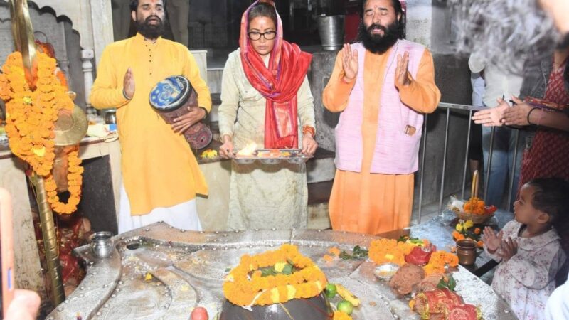 अस्पताल से सीधे टपकेश्वर मंदिर पहुंचीं कैबिनेट मंत्री रेखा आर्या, बोलीं – फिर लौटूंगी जनता की सेवा में