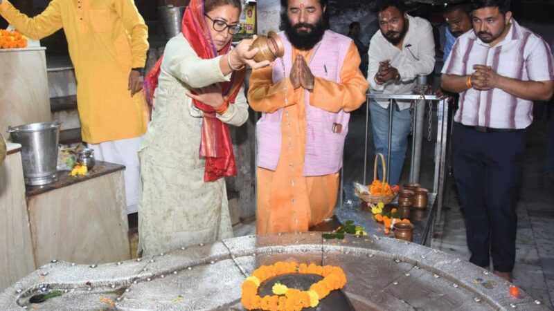 हॉस्पिटल से टपकेश्वर मंदिर पहुंचीं मंत्री रेखा आर्या, बोलीं – हौसला बरकरार, फिर करूंगी जनता की सेवा