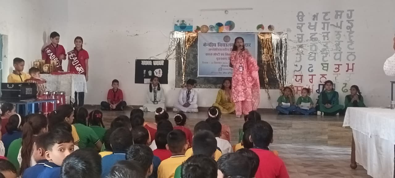 केंद्रीय विद्यालय कोटद्वार में हिंदी माह का समापन, कविता में काव्या, निबंध में प्रीति ने मारी बाजी