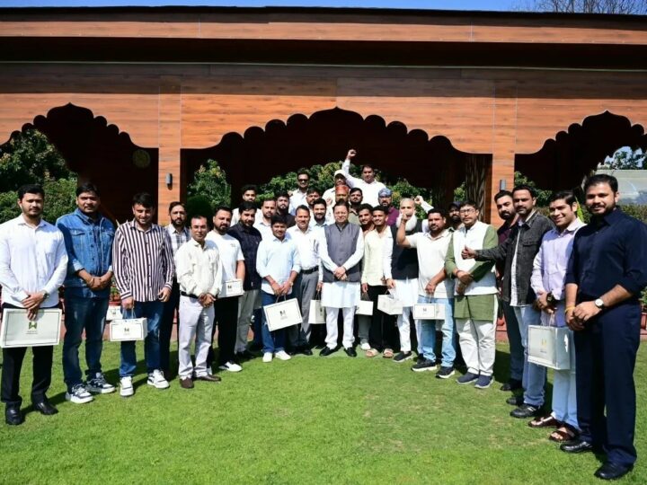 हरियाणा के युवाओं ने मुख्यमंत्री धामी से साझा किए उत्तराखण्ड भ्रमण के अनुभव