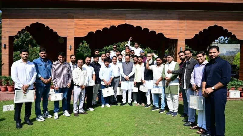 हरियाणा के युवाओं ने मुख्यमंत्री धामी से साझा किए उत्तराखण्ड भ्रमण के अनुभव