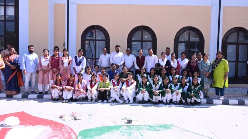 विधानसभा अध्यक्ष ऋतु खण्डूडी भूषण ने छात्राओं संग बनाई राष्ट्रप्रेम और विकसित भारत की रंगोली