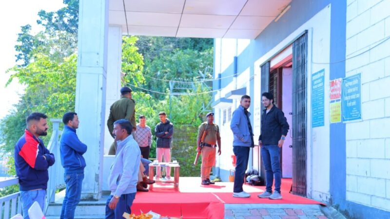 पहले दिन 102 बैलेट यूनिट, 161 कंट्रोल यूनिट और 115 वीवीपैट की एफएलसी संपन्न