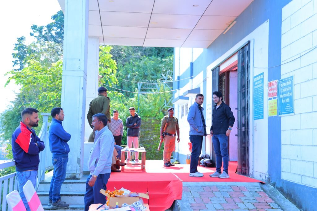 पहले दिन 102 बैलेट यूनिट, 161 कंट्रोल यूनिट और 115 वीवीपैट की एफएलसी संपन्न