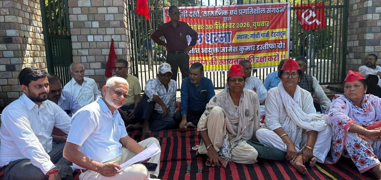 मुख्य चुनाव आयुक्त को हटाने की मांग, वामपंथी दलों ने धरना देकर राष्ट्रपति को भेजा ज्ञापन