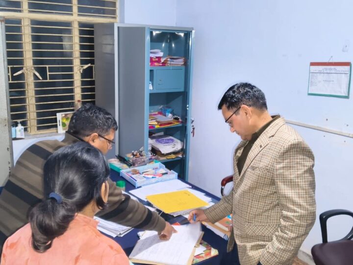 एडीएम शैलेन्द्र सिंह नेगी ने किया तहसील जाखणीधार का निरीक्षण, अभिलेखों के रखरखाव और व्यवस्थाओं का लिया जायजा