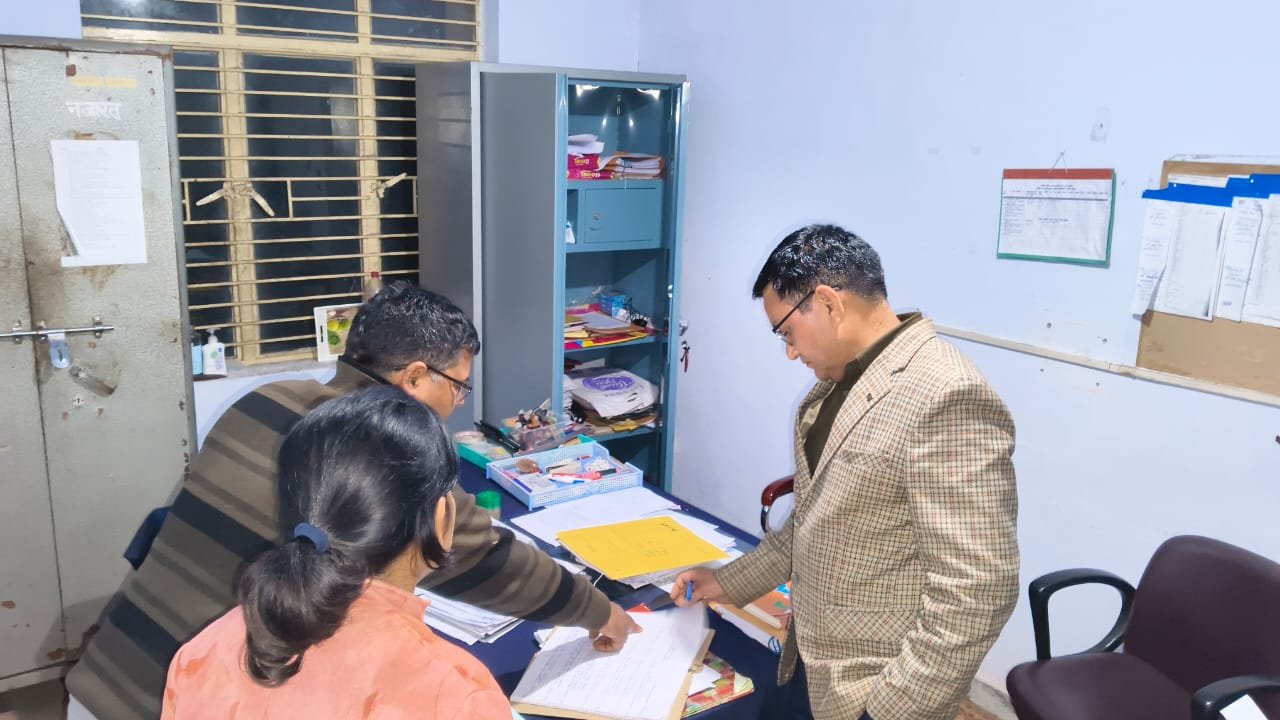 एडीएम शैलेन्द्र सिंह नेगी ने किया तहसील जाखणीधार का निरीक्षण, अभिलेखों के रखरखाव और व्यवस्थाओं का लिया जायजा