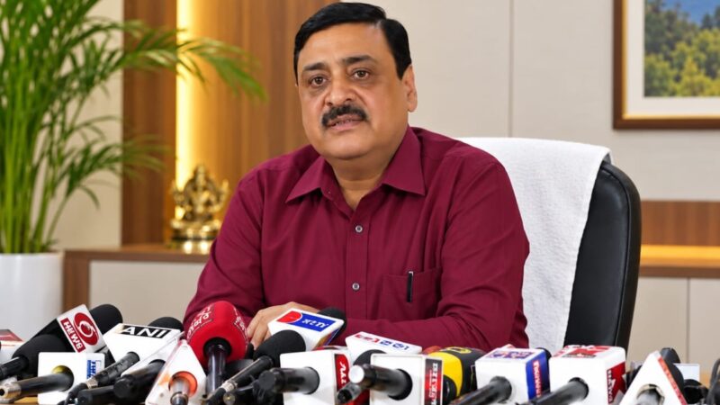 ग्लोबल इन्वेस्टर समिट पर भ्रामक खबरों को सचिव उद्योग विनय शंकर पांडे ने किया खारिज, ₹1.01 लाख करोड़ से अधिक के निवेश की ग्राउंडिंग, ₹24 हजार करोड़ के नए निवेश की तैयारी