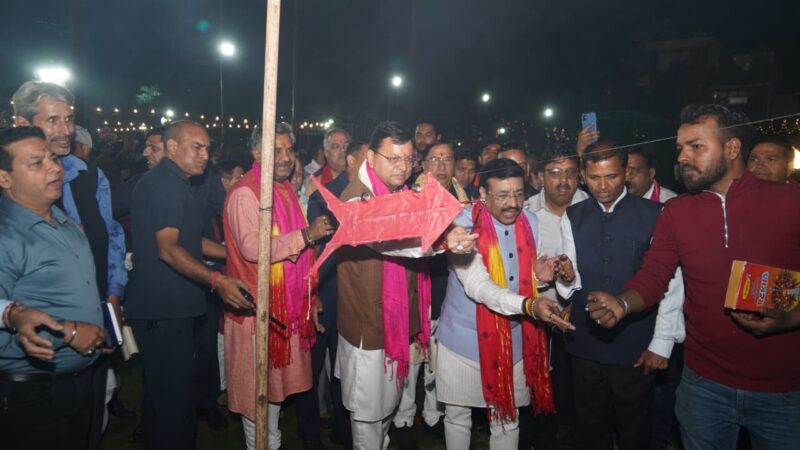 मुख्यमंत्री पुष्कर सिंह धामी ने हिंदू नेशनल कॉलेज में किया रावण दहन