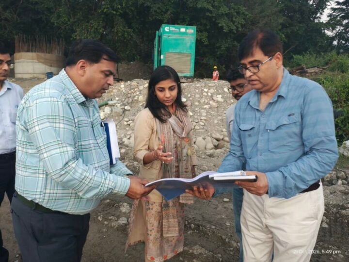 डीएम स्वाति एस. भदौरिया ने किया बीन नदी पर निर्माणाधीन पुल का निरीक्षण, फरवरी 2027 तक पूरा होगा निर्माण, 82 गांवों को मिलेगी राहत