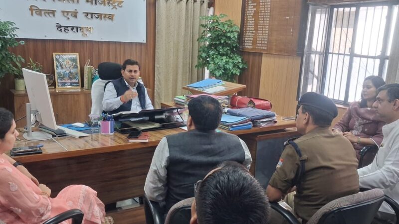पल्टन बाजार में सुबह 11 से शाम 7 बजे तक वाहनों की नो-एंट्री, अतिक्रमण पर चलेगा अभियान, एडीएम केके मिश्रा ने अधिकारियों को दिए सख्त निर्देश