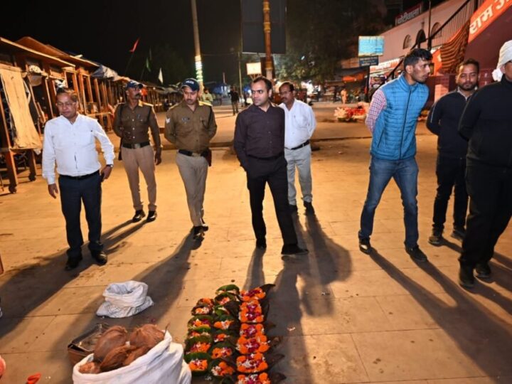 कुंभ की तैयारियों पर डीएम मयूर दीक्षित का रात में एक्शन, दीपावली से पहले हरकी पैड़ी समेत घाटों का काम पूरा करने के निर्देश